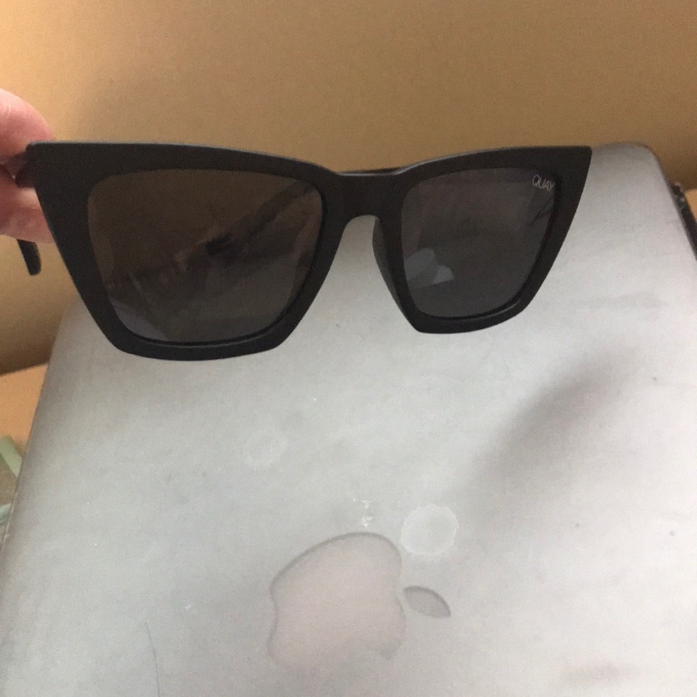 Quay sunglasses - Picture 2 of 2